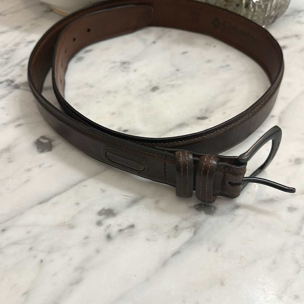 Belt Columbia Men’s 40 7 holes leather 1.5” wide excelkent condition